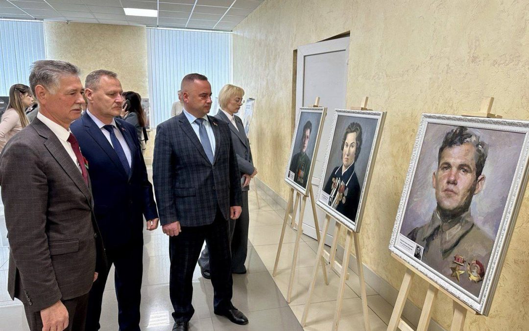 ЕСТЬ В КРАСКАХ ПОБЕДЫ ОТТЕНКИ ВОЙНЫ