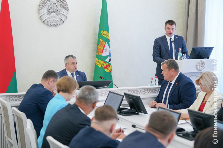 К сентябрю область заблестит. На аппаратном совещании облисполкома обсудили порядок весенние полевых работ и вопросы благоустройства