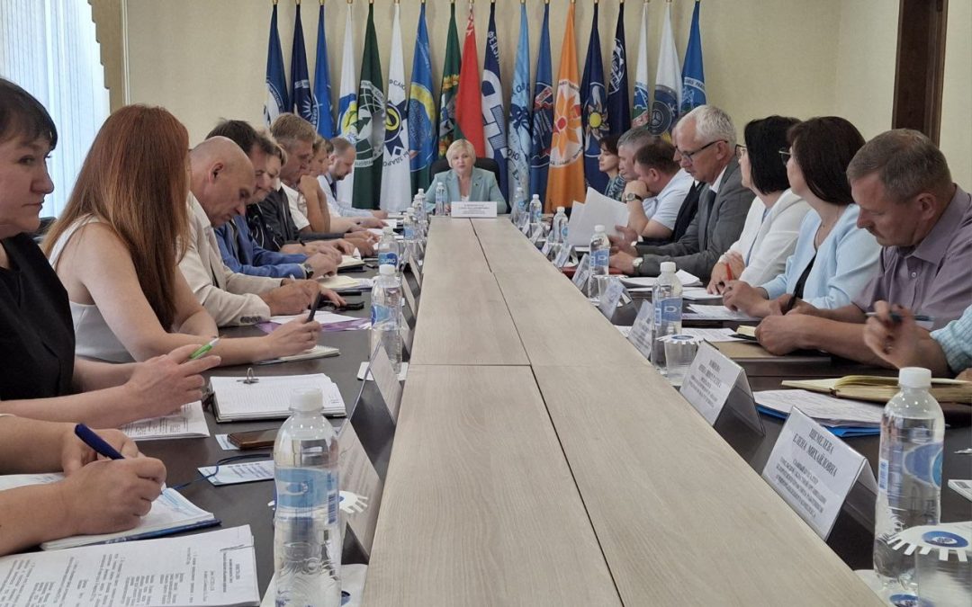 В ДОМЕ ПРОФСОЮЗОВ ПРОШЛО ЗАСЕДАНИЕ ПРЕЗИДИУМА СОВЕТА ГОМЕЛЬСКОГО ОБЛАСТНОГО ОБЪЕДИНЕНИЯ ПРОФСОЮЗОВ