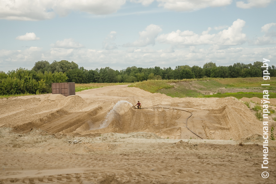 Ввод в эксплуатацию – в следующем году. Председатель облисполкома Иван Крупко проинспектировал строительство дамбы в Гомельском районе