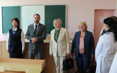 «Жить в мире и согласии – характерная черта белорусов». Елена Кличковская встретилась с молодыми специалистами-медиками из Речицкого района