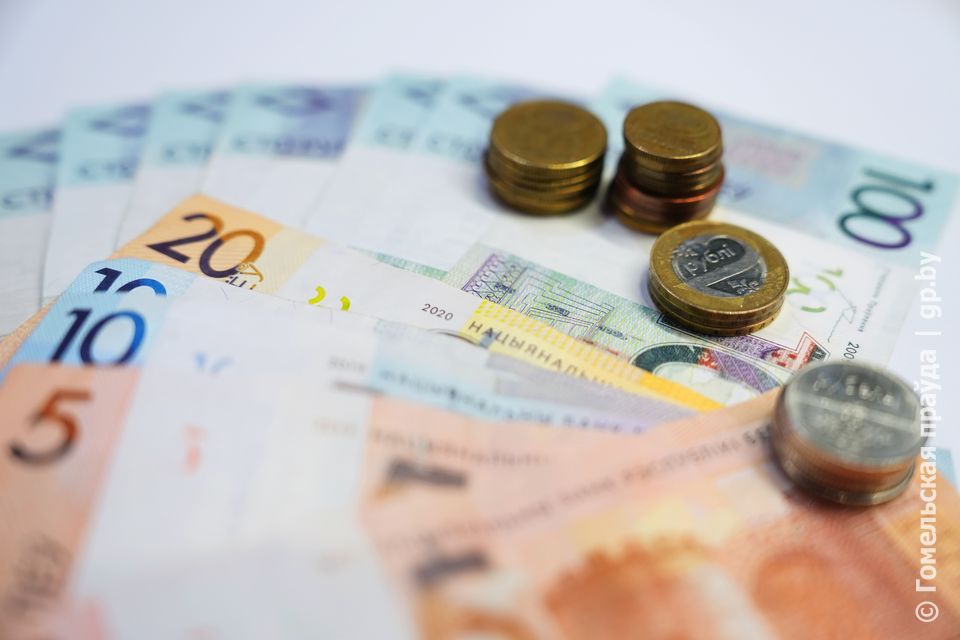 С 1 января 2026 года отменят ограничения на выплату пенсии за выслугу лет для работающих госслужащих