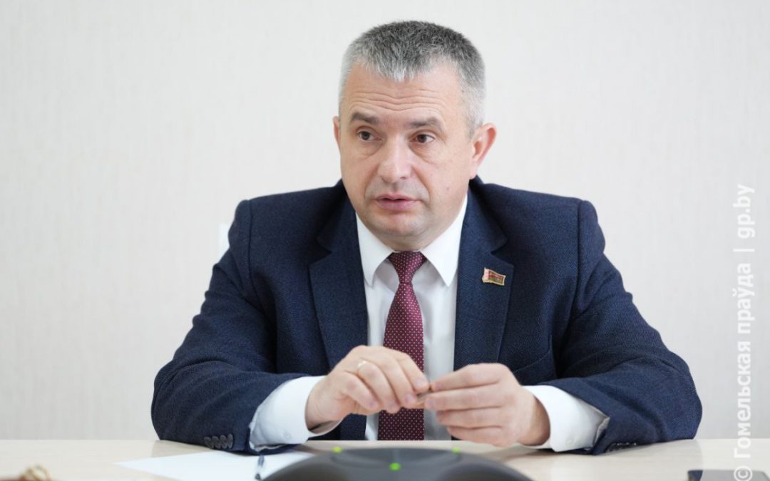 Ускорить капремонт, помочь с трудоустройством: председатель облисполкома Иван Крупко провел прямую линию и прием граждан в Гомеле