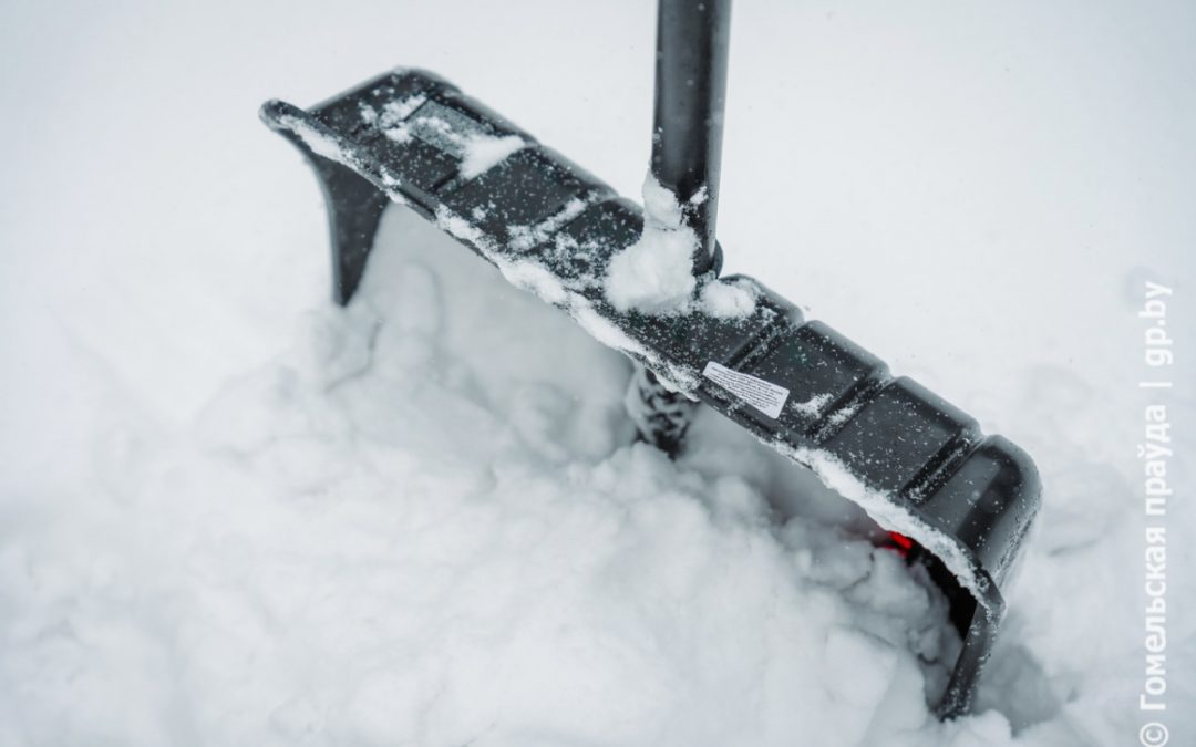 Штраф за сугроб: в областном комитете природных ресурсов напомнили о том, кто и где должен убирать снег
