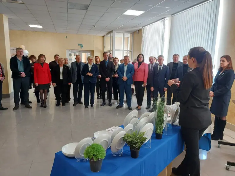 ОТ ТРИКОТАЖА ДО ФАРФОРА: ГОМЕЛЬЩИНА ДЕМОНСТРИРУЕТ БОГАТСТВО “БЕЛЛЕГПРОМА” В ДОМЕ ПРОФСОЮЗОВ