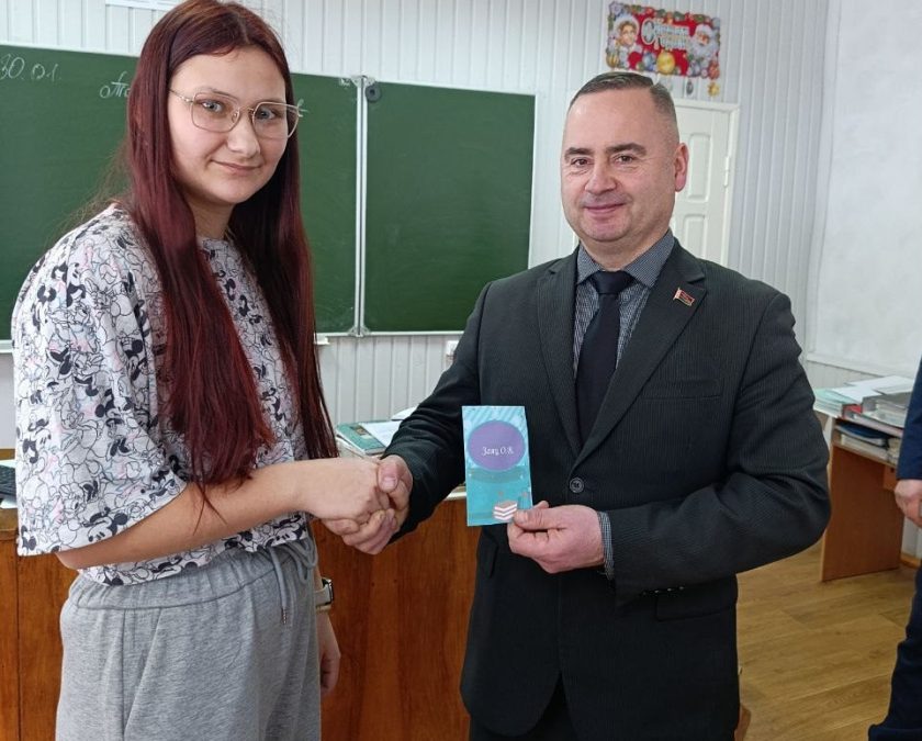 От пилотного проекта – к традиции: отраслевой профсоюз впервые учредил именные стипендии для будущих строителей