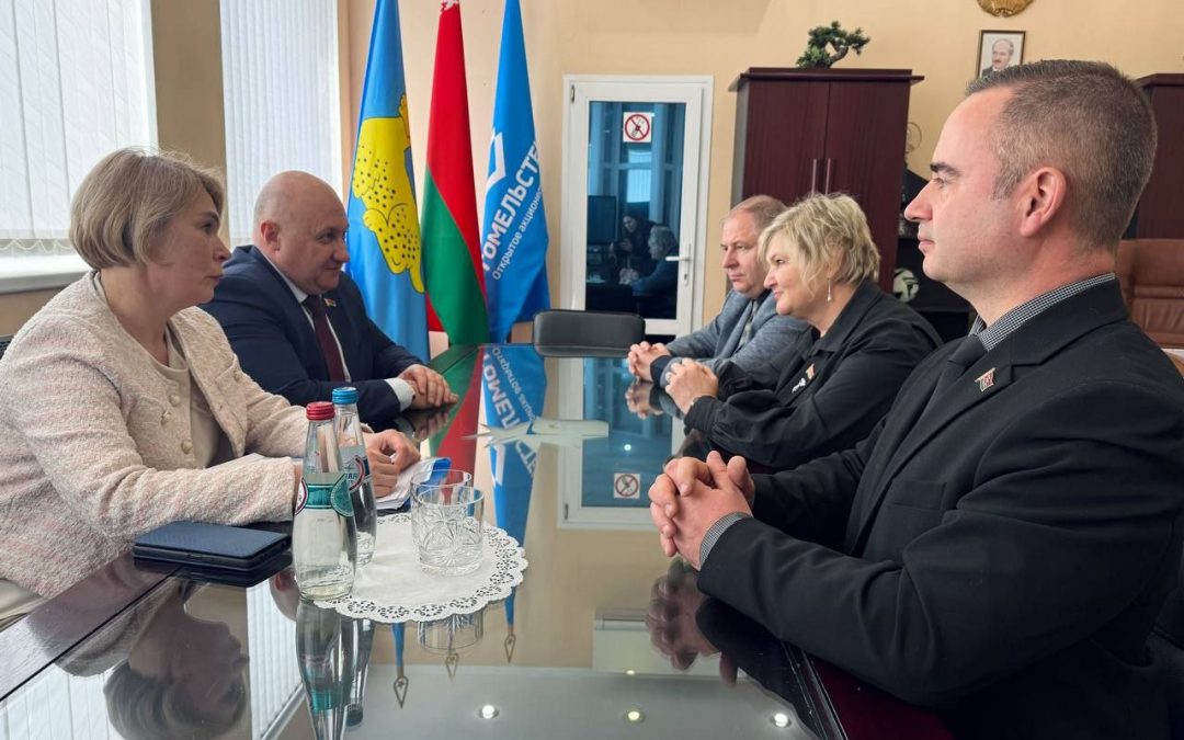 ВАЖНЫЙ ДИАЛОГ: РУКОВОДСТВО ОТРАСЛЕВОГО ПРОФСОЮЗА И ОБЛАСТНОГО ОБЪЕДИНЕНИЯ  ПОСЕТИЛИ ОАО «ГОМЕЛЬСТЕКЛО»